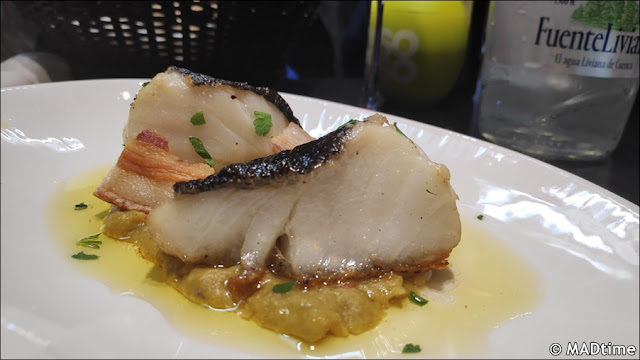 Bacalao con salsa de potaje y panceta